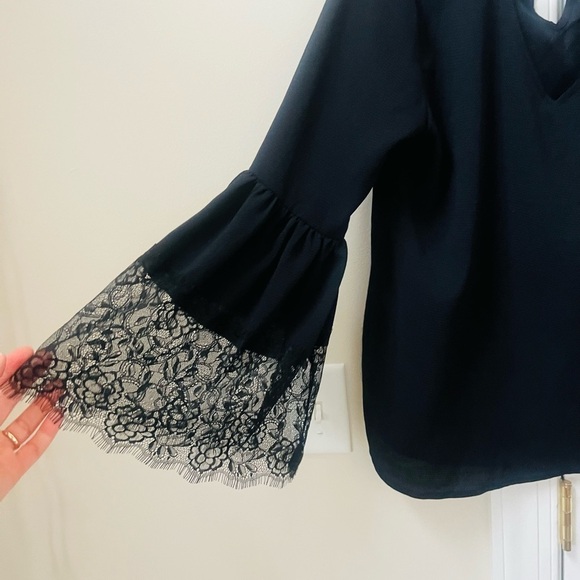 Gorgeous like new black blouse size small by Harve Benard - Picture 5 of 7